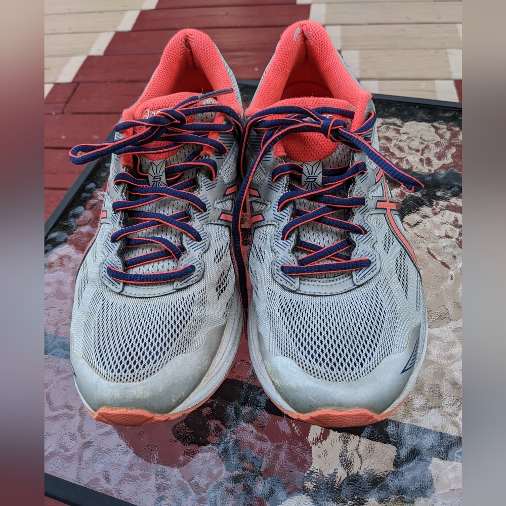 Asics men sneakers. Size 9.5.